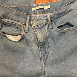 Light Blue Women's Jeans levies